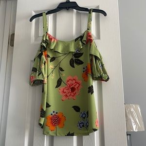 Off The shoulder top with straps, hangs very well, worn only once.